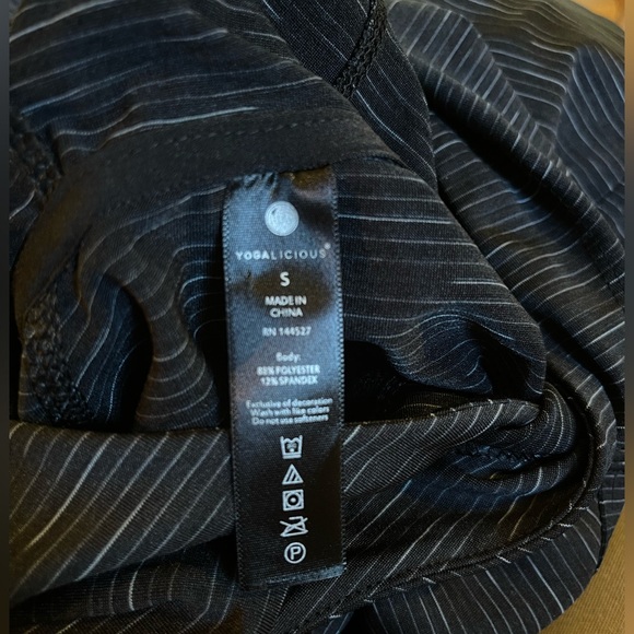 YOGALICIOUS Hoodie. Size Small. - Picture 4 of 4